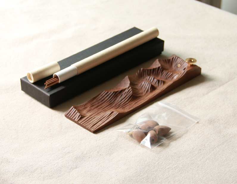 Räucherstäbchenhalter aus Massivholz