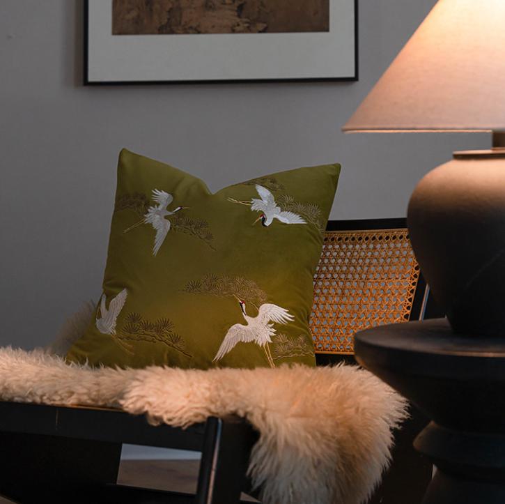 Flügendi Kraniche – Bestickts Vintage-Bodyküsse