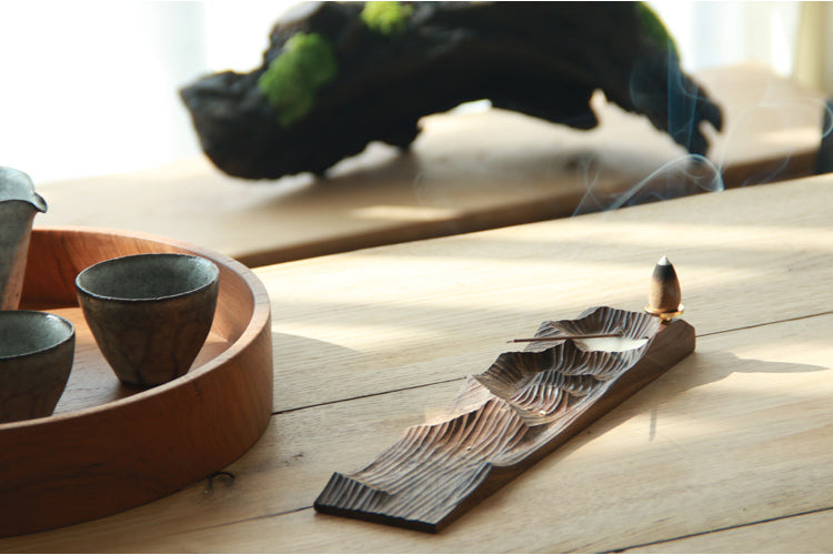 Räucherstäbchenhalter aus Massivholz